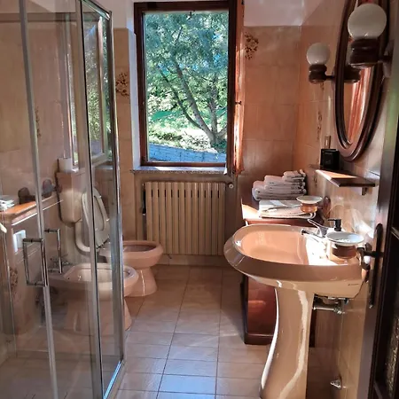 Il Nocciolino , 2 Nyaraló *